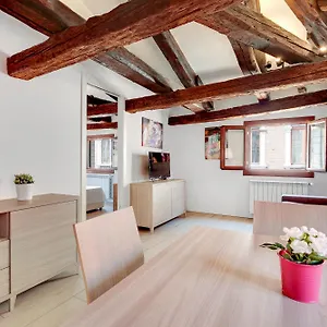 https://ca-moderna-2.hotelinveneto.com